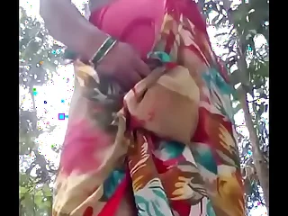 Desi Roshni bhabhi showing her stuff